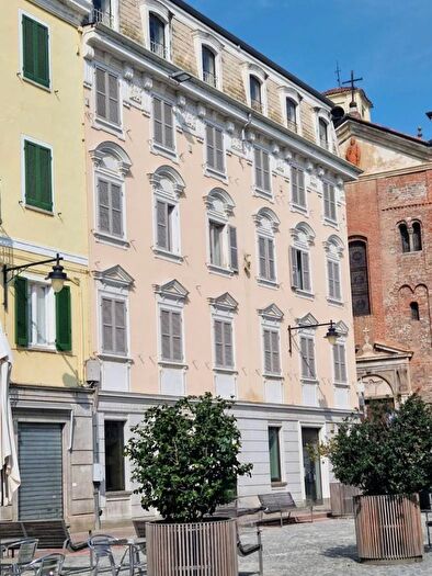 Appartamento con 6 locali in vendita in Piazza Ferruccio Nazionale Ivrea, Ivrea