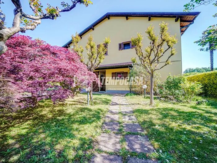 Appartamento trilocale in vendita in Via Campi Nuovi, Galliate Lombardo