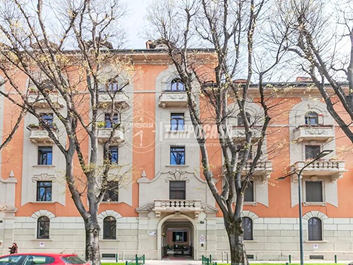 Appartamento bilocale in vendita in Via Bergognone, Milano