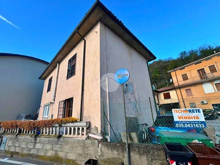 Casa trilocale in vendita in Via Trieste, Credaro