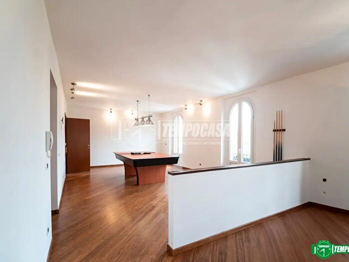 Appartamento con 5 locali in vendita in Via Giuseppe Garibaldi, Nova Milanese