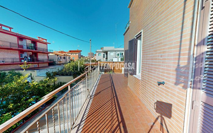 Appartamento trilocale in vendita in Via Roma, Ladispoli