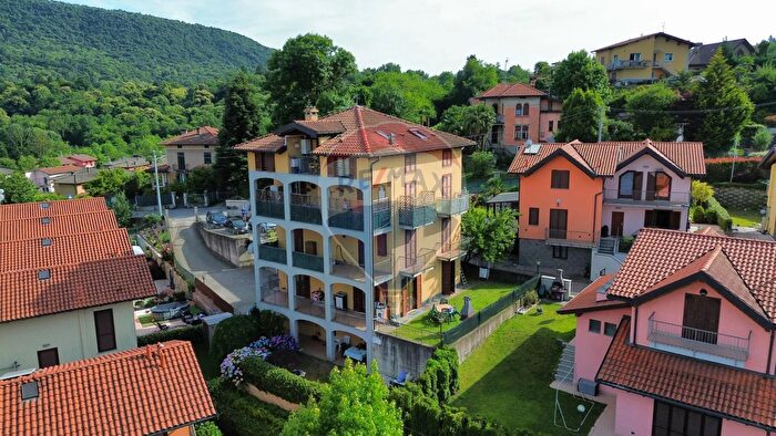 Appartamento con 6 locali in vendita in Via Provinciale, Cadegliano Viconago