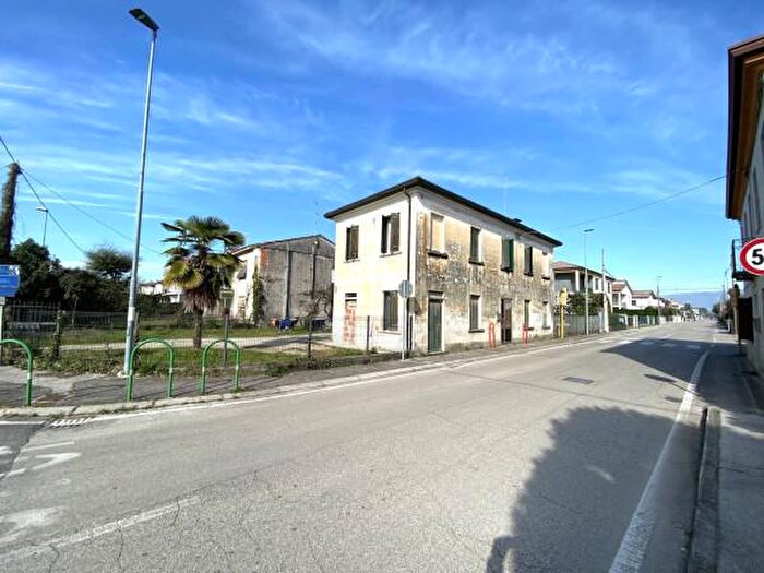 Casa con 5 locali in vendita in Galliera Veneta