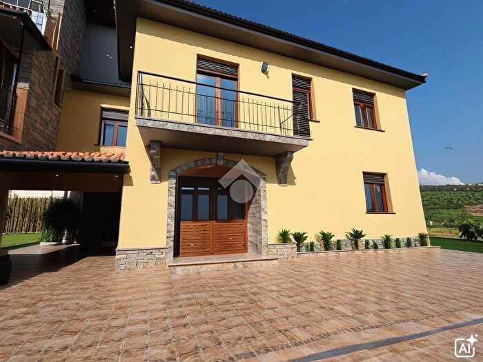 Casa con 6 locali in vendita in Via P Vannucci, Porano