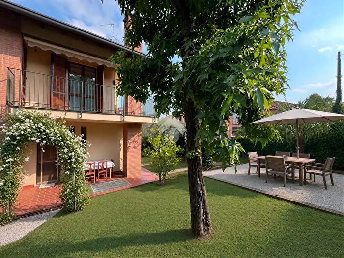 Casa quadrilocale in vendita in Via Madonnina, Missaglia