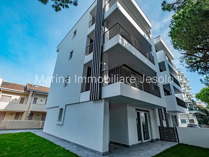 Appartamento trilocale in vendita in Via Aquileia, Jesolo