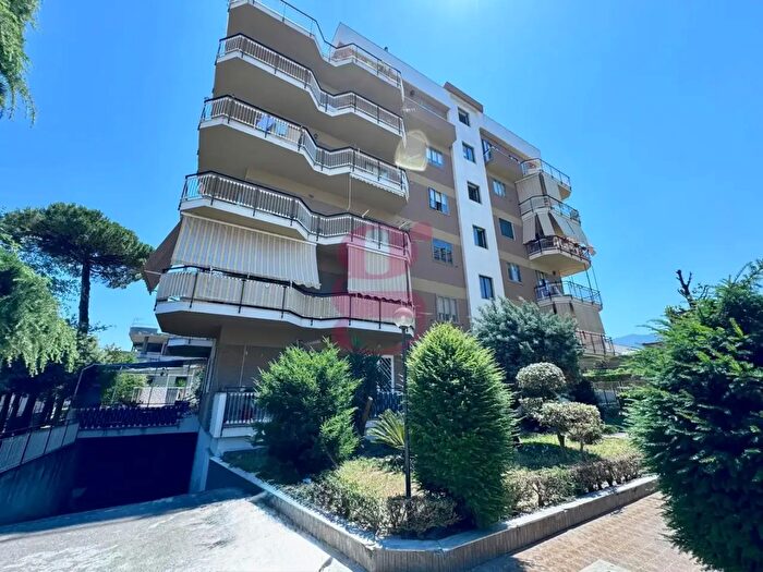 Appartamento con 5 locali in vendita in Via Raffaele Viviani, Gragnano
