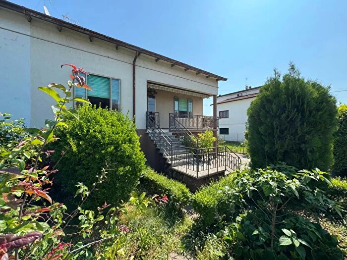 Casa con 9 locali in vendita in Via Matteotti, Sovizzo