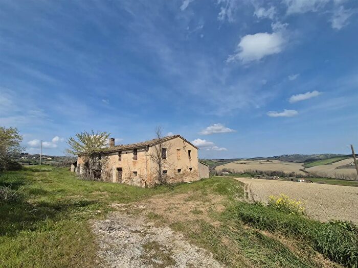 Casa con 10 locali in vendita in Via delle Serre, Fratte Rosa