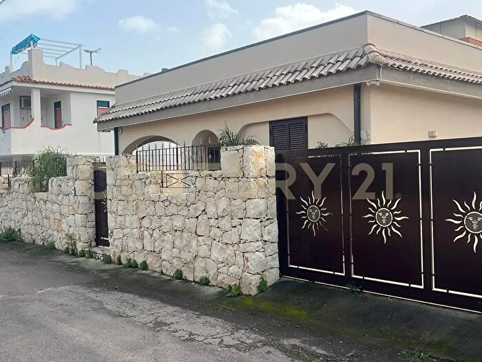 Casa con 6 locali in vendita in Baia Portobello, Catania