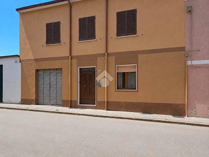 Appartamento con 7 locali in vendita in Via Ippolito Nievo, Sorso