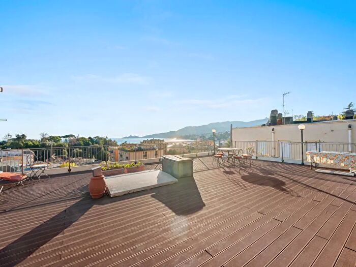 Casa con 11 locali in vendita in Via Privata Parco Moro, Rapallo