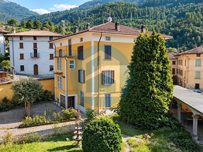 Casa con 16 locali in vendita in Via Solato Inferiore, Pian Camuno