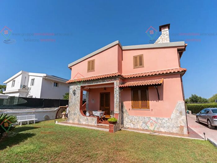 Casa con 5 locali in vendita in Siracusa