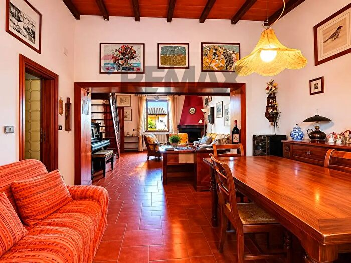 Casa con 7 locali in vendita in Via Buontalenti, Rosignano Marittimo