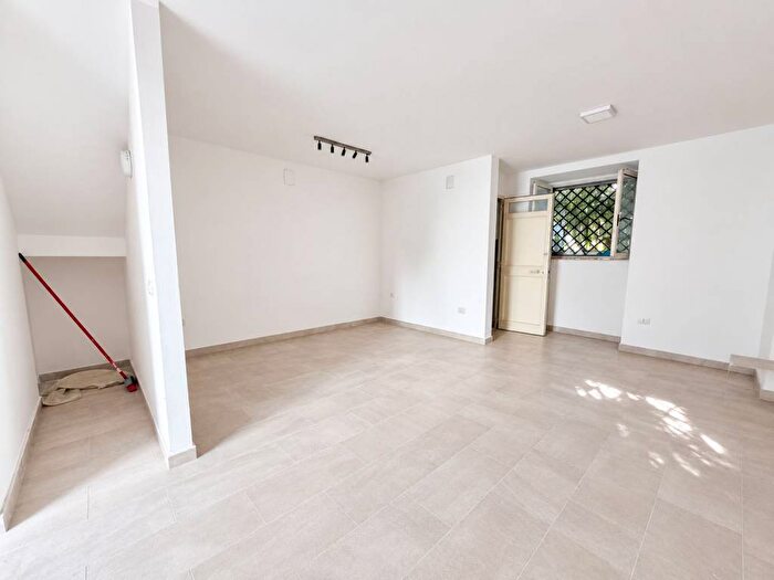Appartamento bilocale in affitto in Via Roma, Aversa