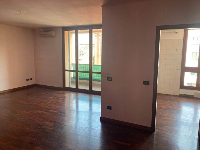 Appartamento trilocale in affitto in Piazza Generale Carlo Alberto Dalla Chiesa, Centro, Bollate