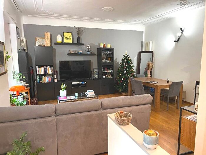 Appartamento bilocale in affitto in Via Alessandro Volta, Moscova, Milano