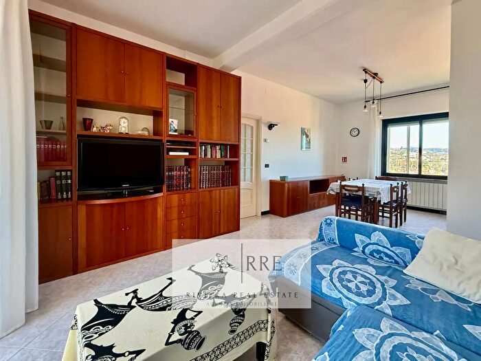 Appartamento con 5 locali in vendita in Zona Poeti Alta, Loano