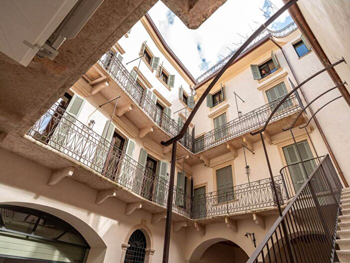 Appartamento con 5 locali in affitto in Via Valerio Catullo, Centro Storico, Verona