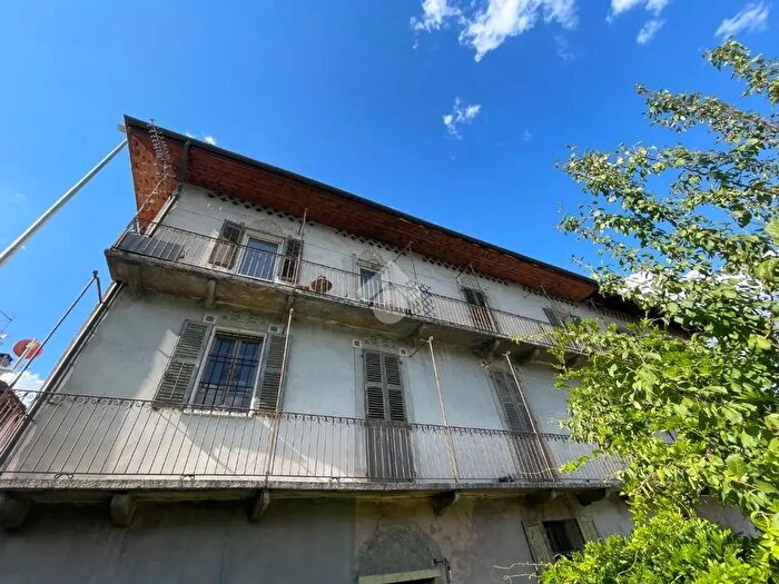 Appartamento con 5 locali in vendita in Frazione Signayes, Aosta
