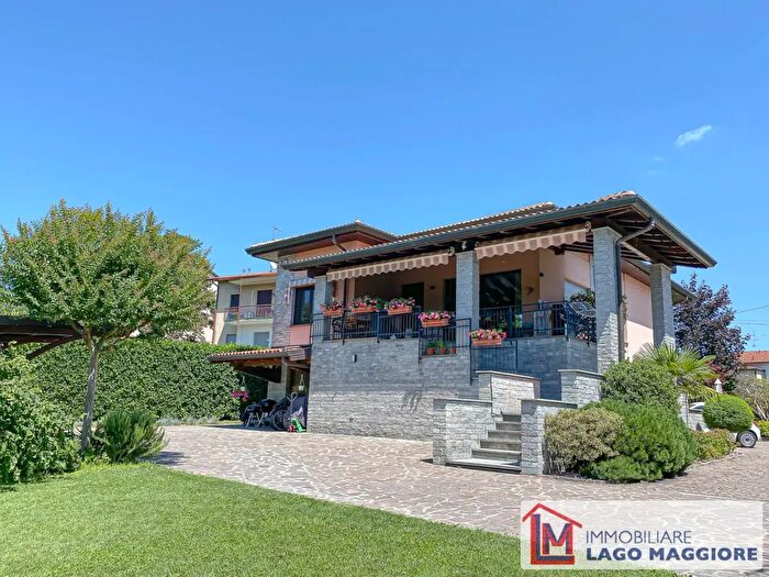 Casa con 6 locali in vendita in Via Milano, Ispra