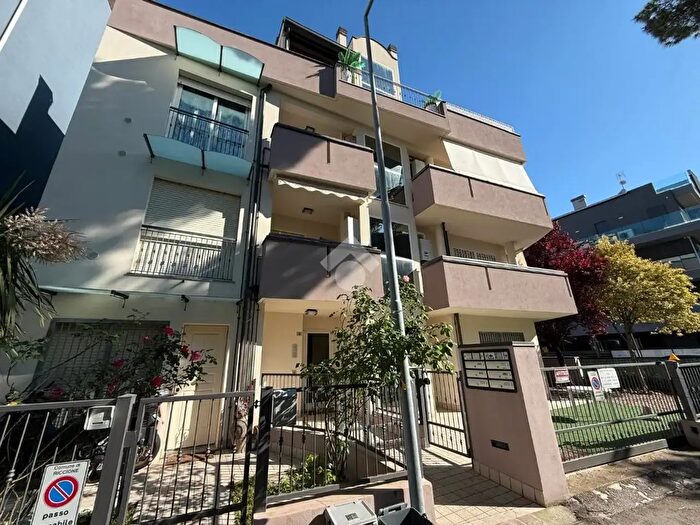 Appartamento trilocale in vendita in Viale Mameli, Riccione