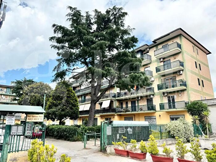 Appartamento trilocale in vendita in Via Calabresi, Arzano