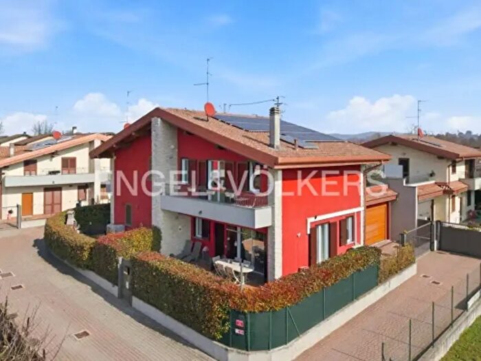 Casa quadrilocale in affitto in Via Giuseppe Giusti, Fino Mornasco