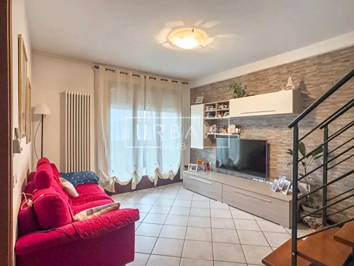 Appartamento con 5 locali in vendita in Via Carpenella, Forli