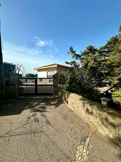 Casa con 12 locali in vendita in Contrada Difesa Vigne, Mottola