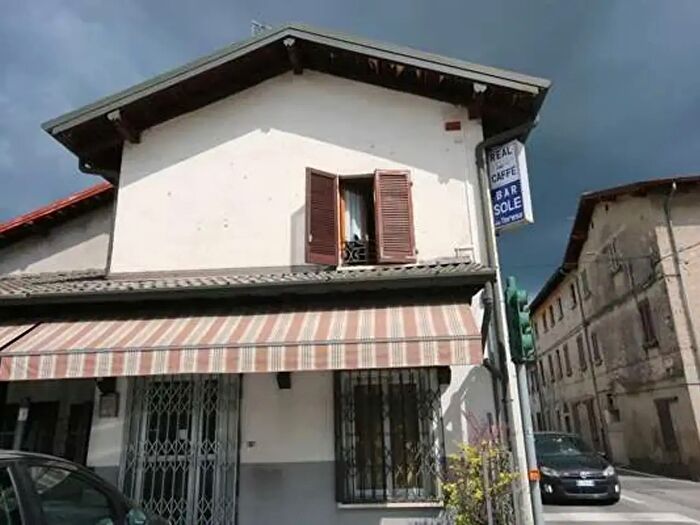 Casa con 6 locali in vendita in Via Boscone, Faloppio