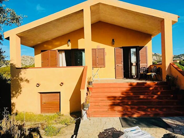 Casa con 7 locali in vendita in Surrau, Arzachena