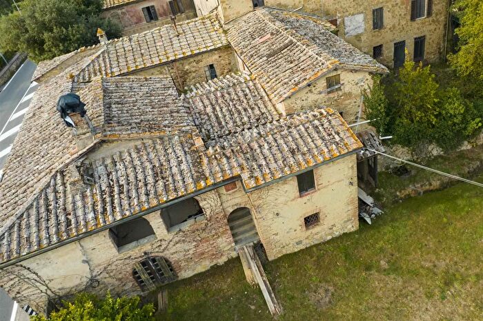 Casa con 18 locali in vendita in Torrita Di Siena