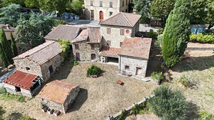 Casa con 7 locali in vendita in Castellina In Chianti