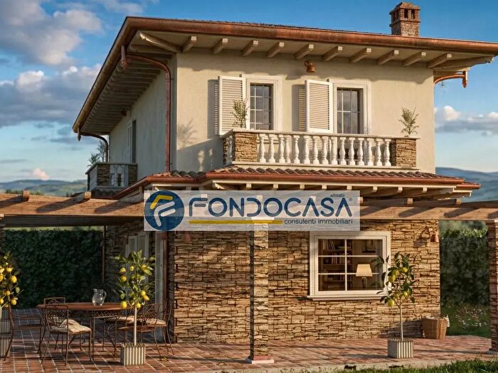 Casa trilocale in vendita in Via Marina Vecchia, Massa