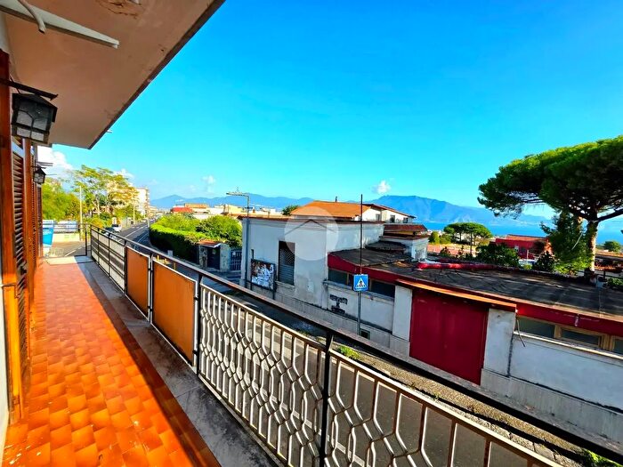 Casa con 5 locali in vendita in Via Nuova Trecase, Torre Del Greco
