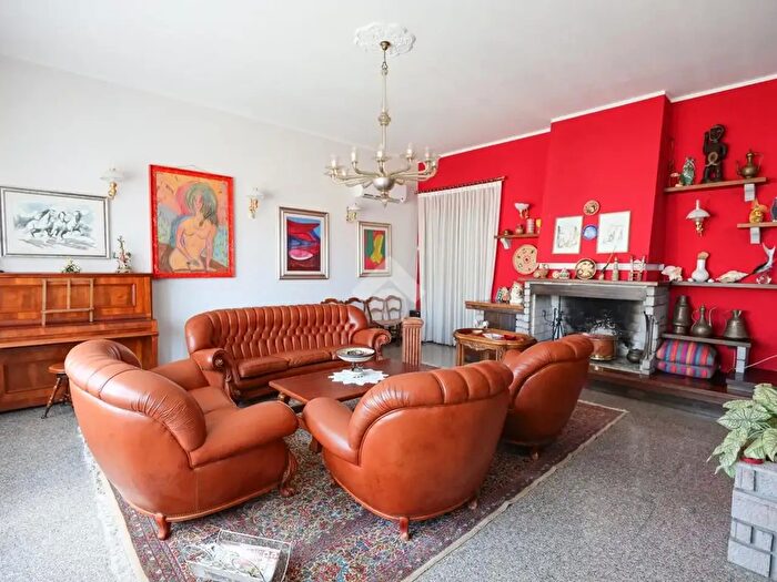 Casa con 6 locali in vendita in Corso Europa, Cabras