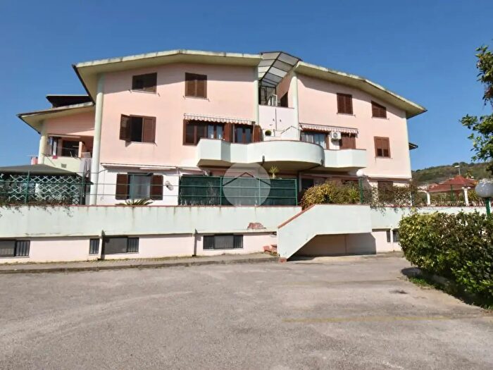 Appartamento trilocale in vendita in Via Estate, Agropoli