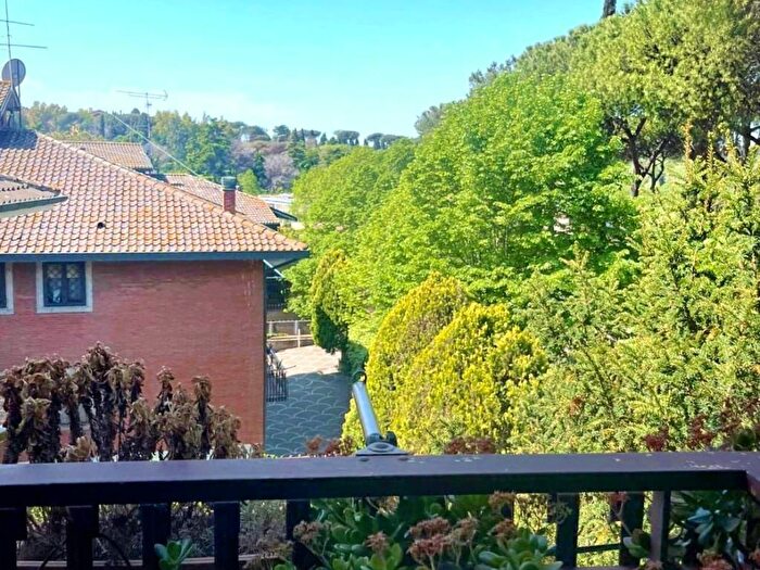 Appartamento quadrilocale in affitto in Via al Quarto Miglio, Quarto Miglio, Roma