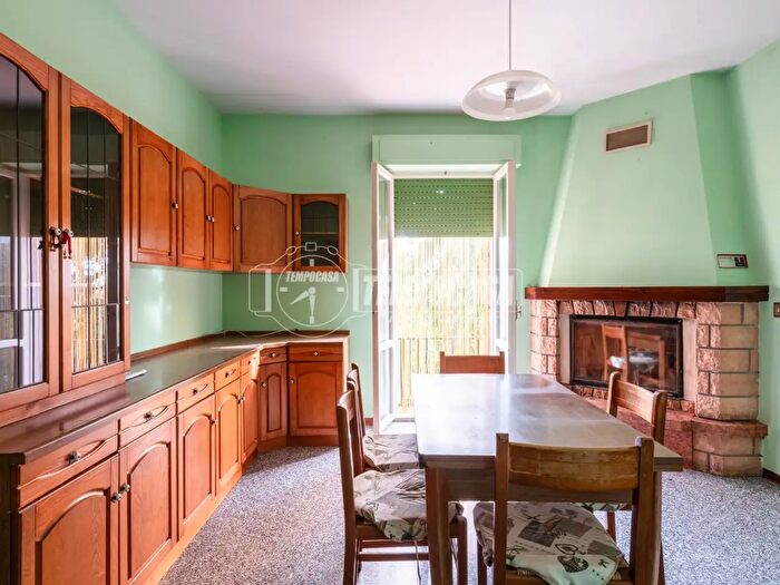 Casa con 8 locali in vendita in Via Sainale, Matelica