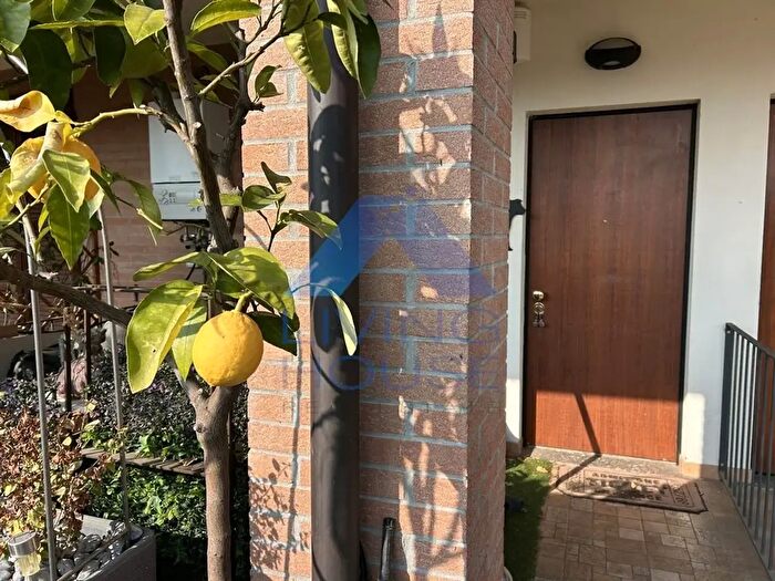 Appartamento bilocale in vendita in Via Donatori del Sangue, Lesmo