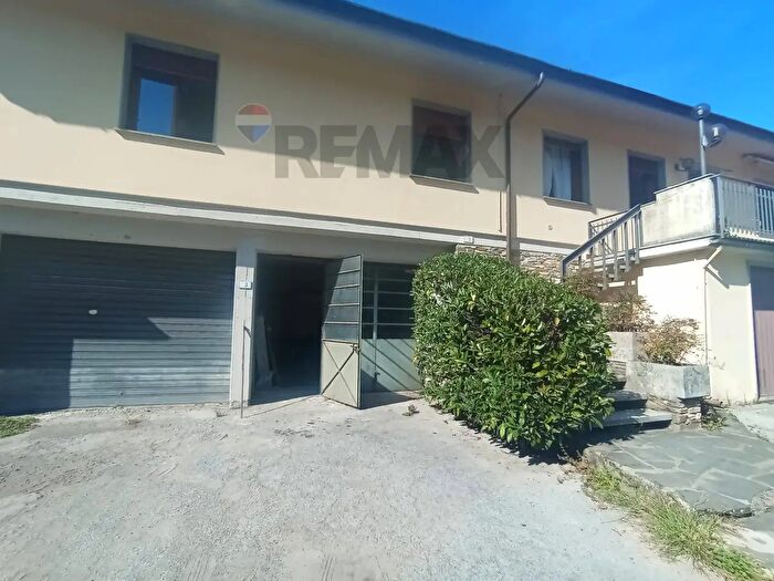 Appartamento con 5 locali in vendita in Borgo A Mozzano