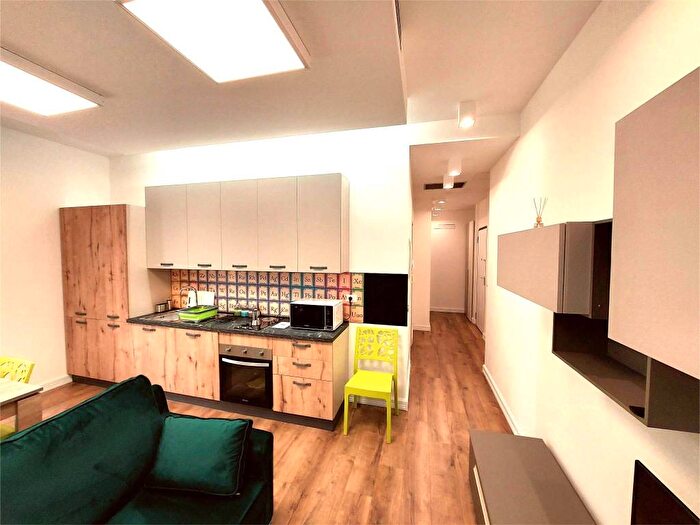 Appartamento bilocale in affitto in Viale Fratelli Kennedy, Carobbio, Carobbio degli Angeli