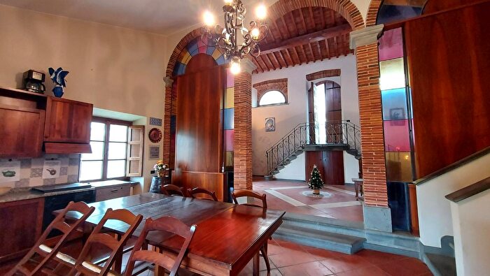 Casa con 7 locali in vendita in Capannori