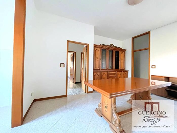 Appartamento trilocale in vendita in Via Piave Cento, Cento