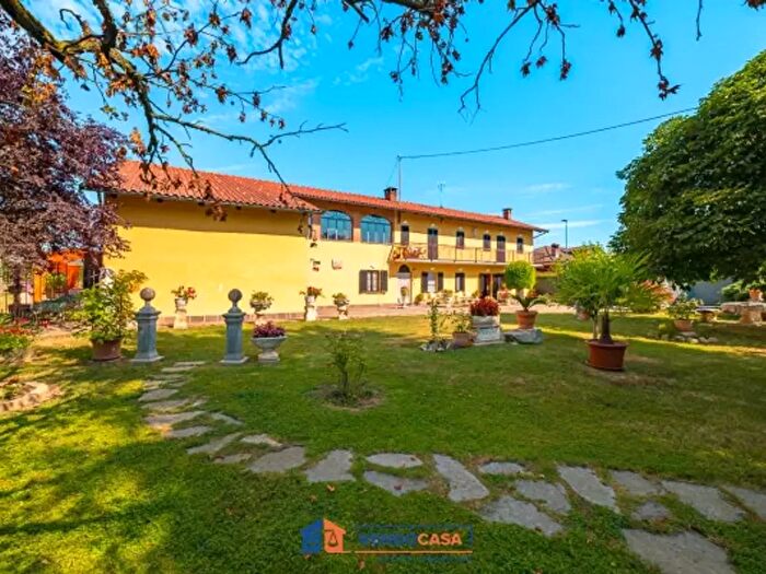 Casa con 6 locali in vendita in Via San Grato, Cherasco