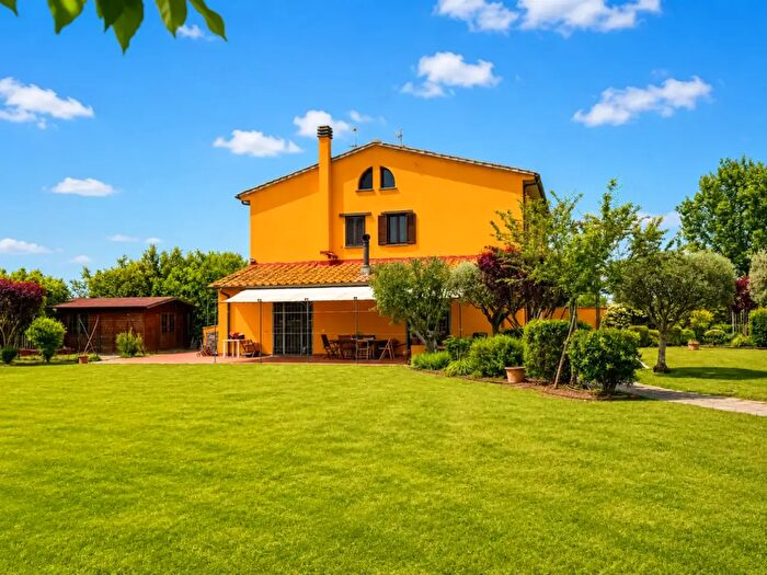 Casa con 8 locali in vendita in Cascina