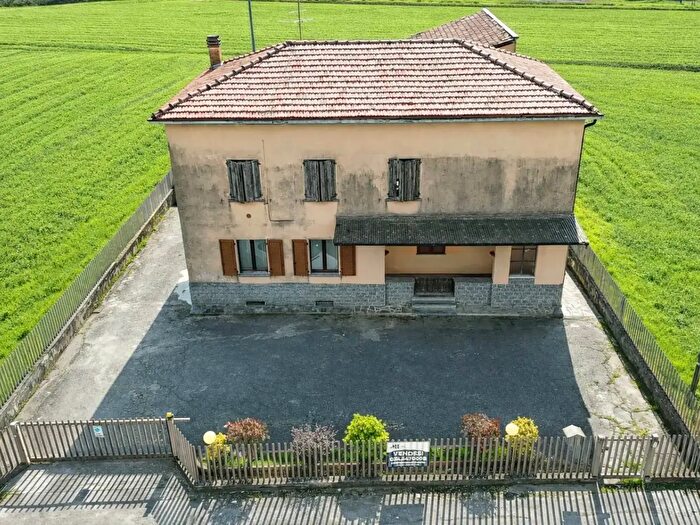 Appartamento trilocale in vendita in Via Don Pedrinelli, Carvico